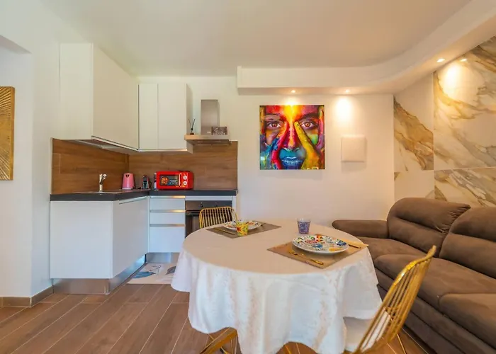 La Maison Doree Lägenhet *