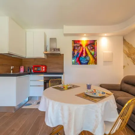 La Maison Doree Appartement *